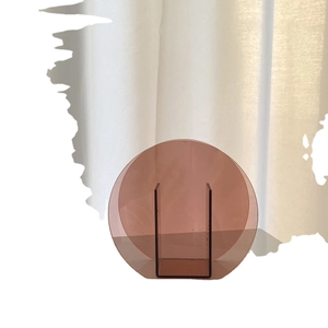 Vase géométrique en acrylique rose avec design artistique pour décoration moderne