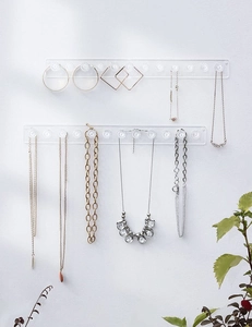 Wandmontierte Acryl-Schmuckhalter für Ketten und Armbänder mit praktischen Haken