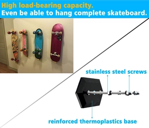 Dettaglio del supporto a parete per skateboard con base rinforzata e bullone in acciaio