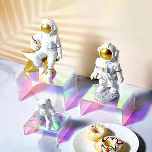 Set di supporti in acrilico arcobaleno per esporre statue di astronauti e oggetti decorativi