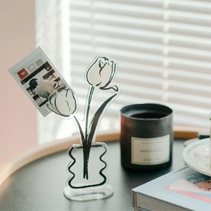 Minimalist acrylic tulip photo holder with checkerboard pattern for memo and desk decor
