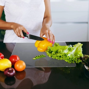 Non-slip transparent acrylic cutting board with rounded edges for kitchen vegetable slicing