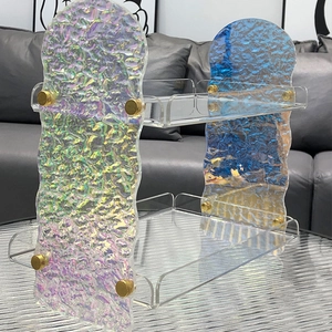 Iriserende acryl displaystandaard met twee niveaus voor cosmetica en kopjeshouder