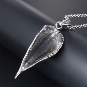 Retro eagle head skull pendant necklace for men in antique silver finish titanium steel