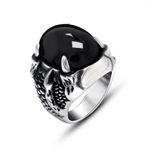 Bague griffe de dragon rétro avec grande pierre noire ovale et finition argent vieilli