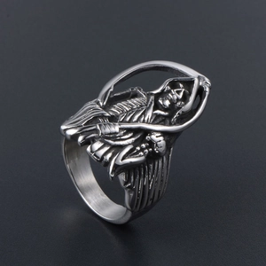 Gothic Sensenmann Ring aus Titanstahl mit Sensen- und Totenkopfdesign im Retrostil