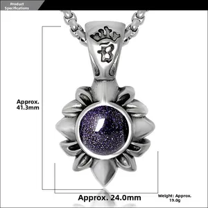 Vue détaillée d'un pendentif en titane en forme de fleur avec pierre bleue et dimensions