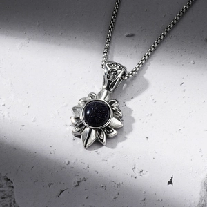 Collier tournesol en acier vintage avec pendentif en pierre de sable bleu mat