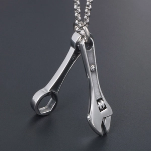 Collier hip hop en acier inoxydable poli avec pendentifs clé plate et clé à molette