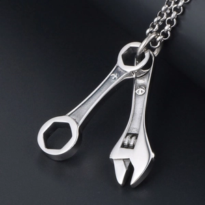 Collier hip hop avec pendentif double clé en acier inoxydable argenté poli