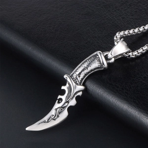 Herren Punk Edelstahl Dolch Anhänger Halskette mit Drachengravur an einer Box-Kette
