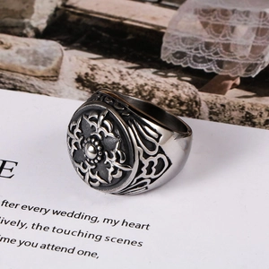 Chevalière en Acier Inoxydable Vintage pour Hommes Fleur Sculptée Gothique Bague en Acier au Titane Vieilli Bijoux Hip Hop Rétro