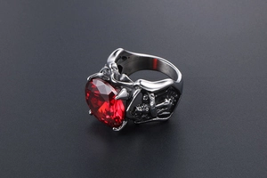 Bague gothique vintage en acier inoxydable avec rubis facetté et gravure de crâne détaillée
