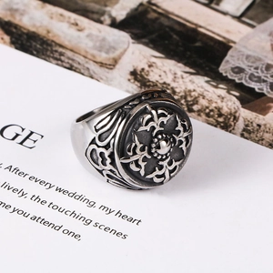 Bague vintage hip-hop pour hommes en acier inoxydable avec totem de croix gothique