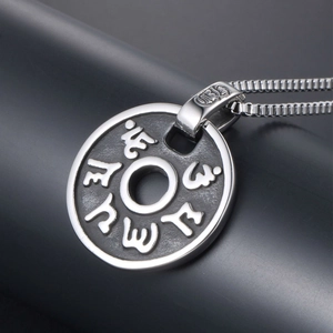 Collier avec pendentif rond rétro en acier inoxydable, mantra gravé et chaîne vénitienne