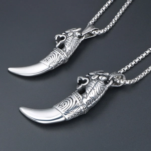 Retro vintage wolf head and fang pendant necklace for men with sturdy pearl chain link