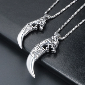 Vintage silver wolf head tooth pendant necklace with rugged link chain for men