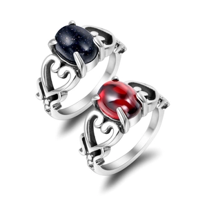 Anello in Acciaio Inossidabile Vintage con Cuore Traforato per Donna Stile Francese Retrò Strass Intarsiato Anello Gioielli