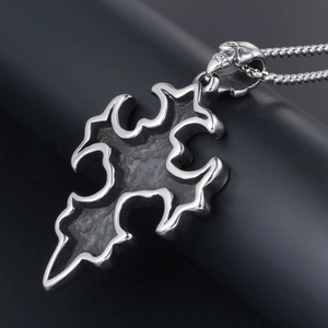 Pendentif croix en acier titane gothique avec bélière crâne sur chaîne métallique
