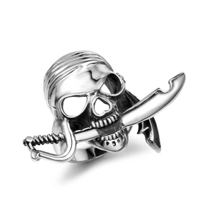 Bague Vintage Crâne de Pirate avec Cimeterre Acier au Titane Homme Punk Gothique Biker Bague Rétro Tête de Mort avec Bandana Bijoux