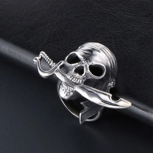 Bague crâne de pirate pour homme en acier inoxydable argenté de style punk vintage