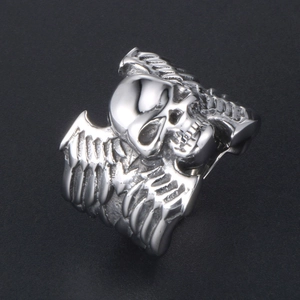 Bague gothique tête de mort avec ailes en argent détaillée en acier titane pour homme