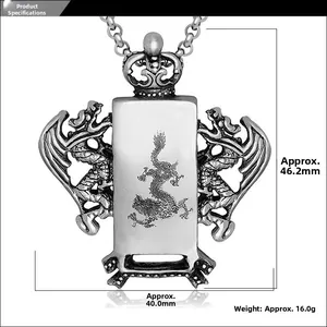 Vue détaillée des dimensions du pendentif dragon avec 46,2 mm de haut et 40,0 mm de large