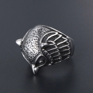 Vintage stainless steel owl head ring with detailed feather engraving and retro finish
