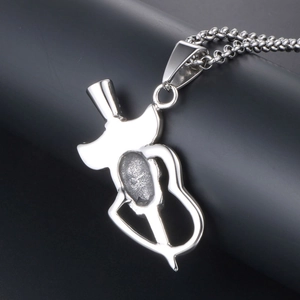 Pendentif silhouette Michael Jackson en acier argenté sur une chaîne à billes