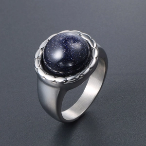 Bague rétro en acier titane avec grès bleu étincelant et finition métal brossé