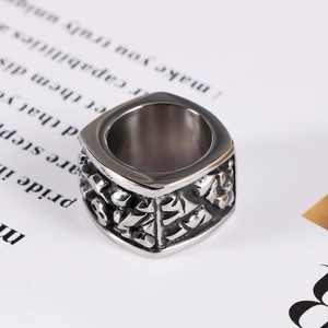 Bague rétro en acier inoxydable pour hommes avec gravures de crânes en relief