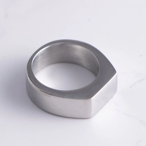 Minimalist silver men's signet ring with a flat rectangular surface in brushed titanium steel
