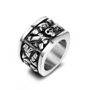 Bague rétro surdimensionnée en acier titane avec relief crâne et finition argent