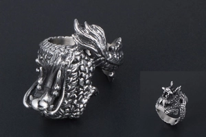 Macro shot of retro dragon head ring featuring intricate silver scales and punk aesthetics