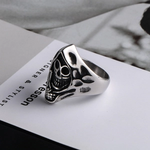 Vintage gothic skull ring in polished silver titanium steel with retro finish for men