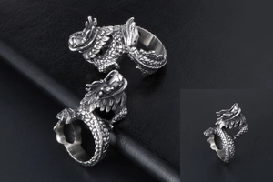 Detailed view of the vintage dragon ring featuring intricate scales and antique silver finish