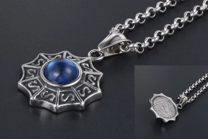 Détail macro du pendentif étoile octogonale rétro avec pierre œil de chat bleue et chaîne