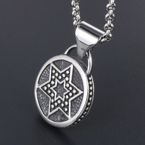 Collier vintage avec pendentif rond étoile hexagonale et détails en relief acier