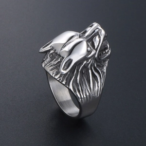 Retro stainless steel wolf head ring with detailed silver metal texture for men and women