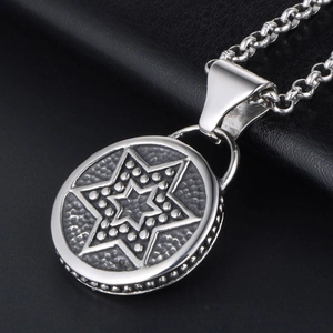 Collier avec pendentif hexagramme rond en acier titane au design rétro et punk chic