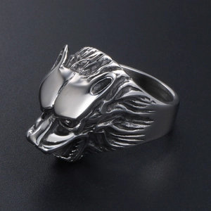 Retro stainless steel wolf head ring with detailed texture and gothic style for men