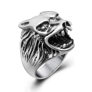 Retro vintage stainless steel wolf head ring with distressed finish and detailed fur carving