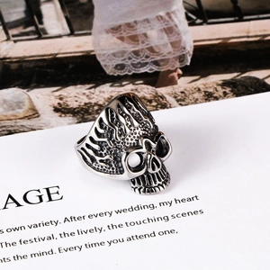Men's gothic punk skull ring in silver stainless steel with flame texture details