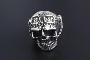 Detailed view of punk skeleton ring featuring vintage goggles and silver steel texture