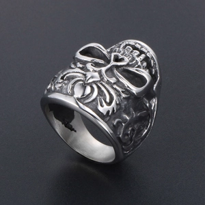 Retro punk men's stainless steel ring featuring relief skull and heart motifs