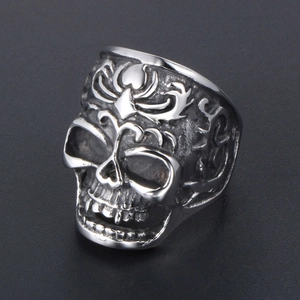 Men's vintage flame skull ring in stainless steel with vine pattern and distressed finish