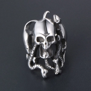 Bague gothique crâne et serpent en acier inoxydable avec finition argent vieilli