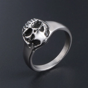Bague tête de mort style punk pour homme en acier titane argenté fini poli vintage