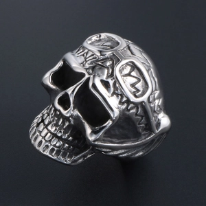 Vintage punk silver skull ring with aviator goggles detail in polished titanium steel