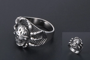 Gothic skull ring in retro silver steel featuring detailed skeletal bone claw carvings